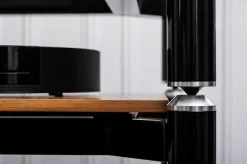 NorStone Ablage - SPIDER 23cm Für Hi-Fi (schwarz / Holz) -Imou Shop a117035 637991933548553752 700x700 vcenterhcenter.jpeg