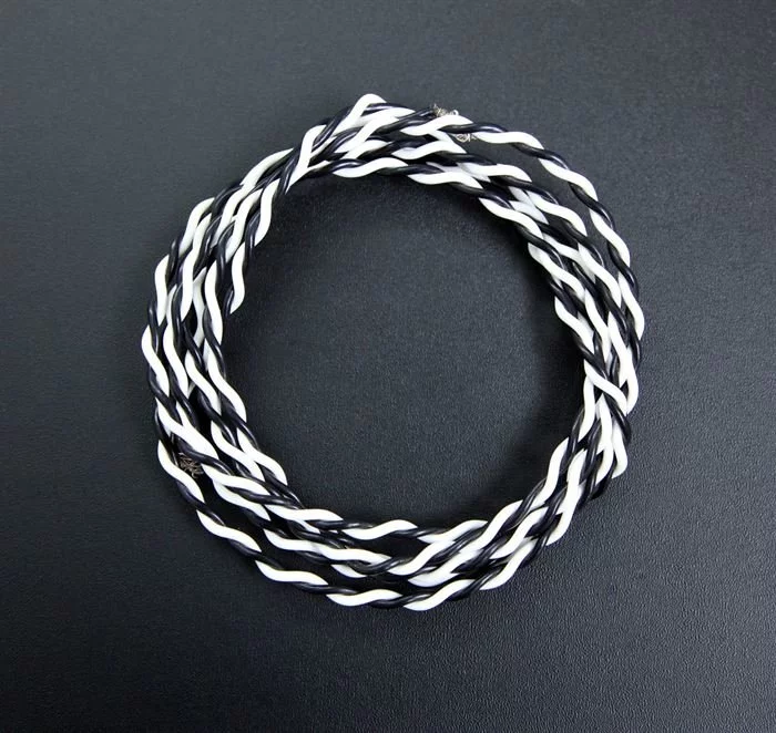 TOTEM Acoustic Tress Single Wire 0.8m Ohne Stecker / Paar (schwarz / Weiss) 3 TOTEM Acoustic Tress Single Wire 0.8m Ohne Stecker / Paar (schwarz / Weiss)