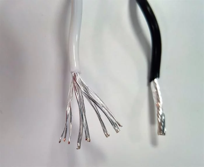 TOTEM Acoustic Tress Single Wire 0.8m Ohne Stecker / Paar (schwarz / Weiss) 6 TOTEM Acoustic Tress Single Wire 0.8m Ohne Stecker / Paar (schwarz / Weiss) – Bild 4